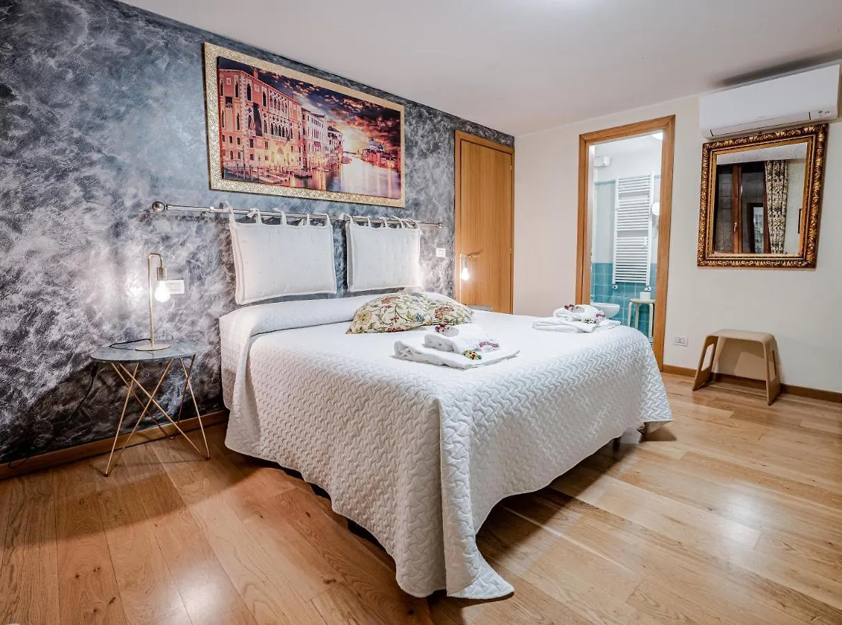Lagoon Apartments Venice