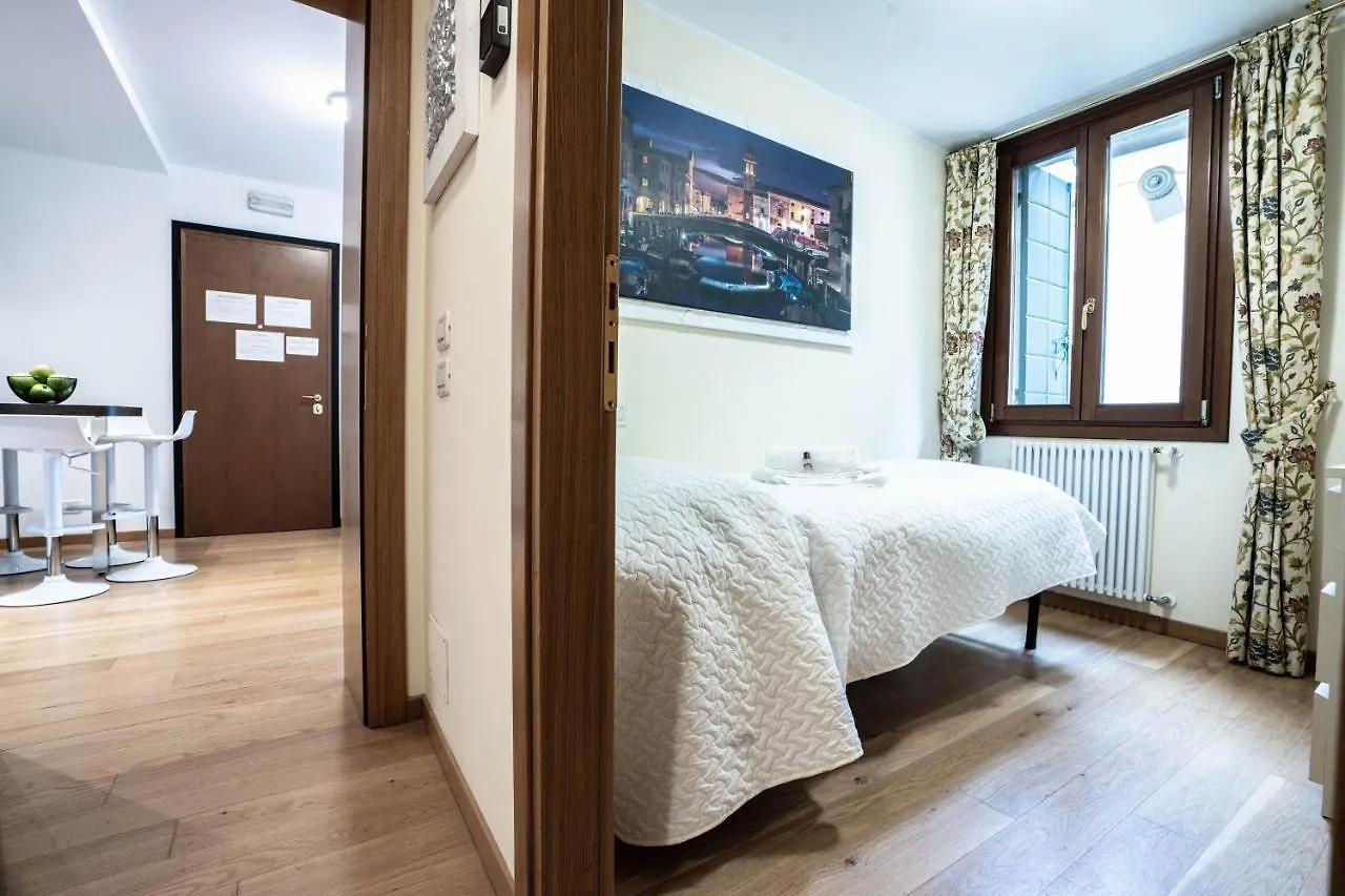 Lagoon Apartments Venice